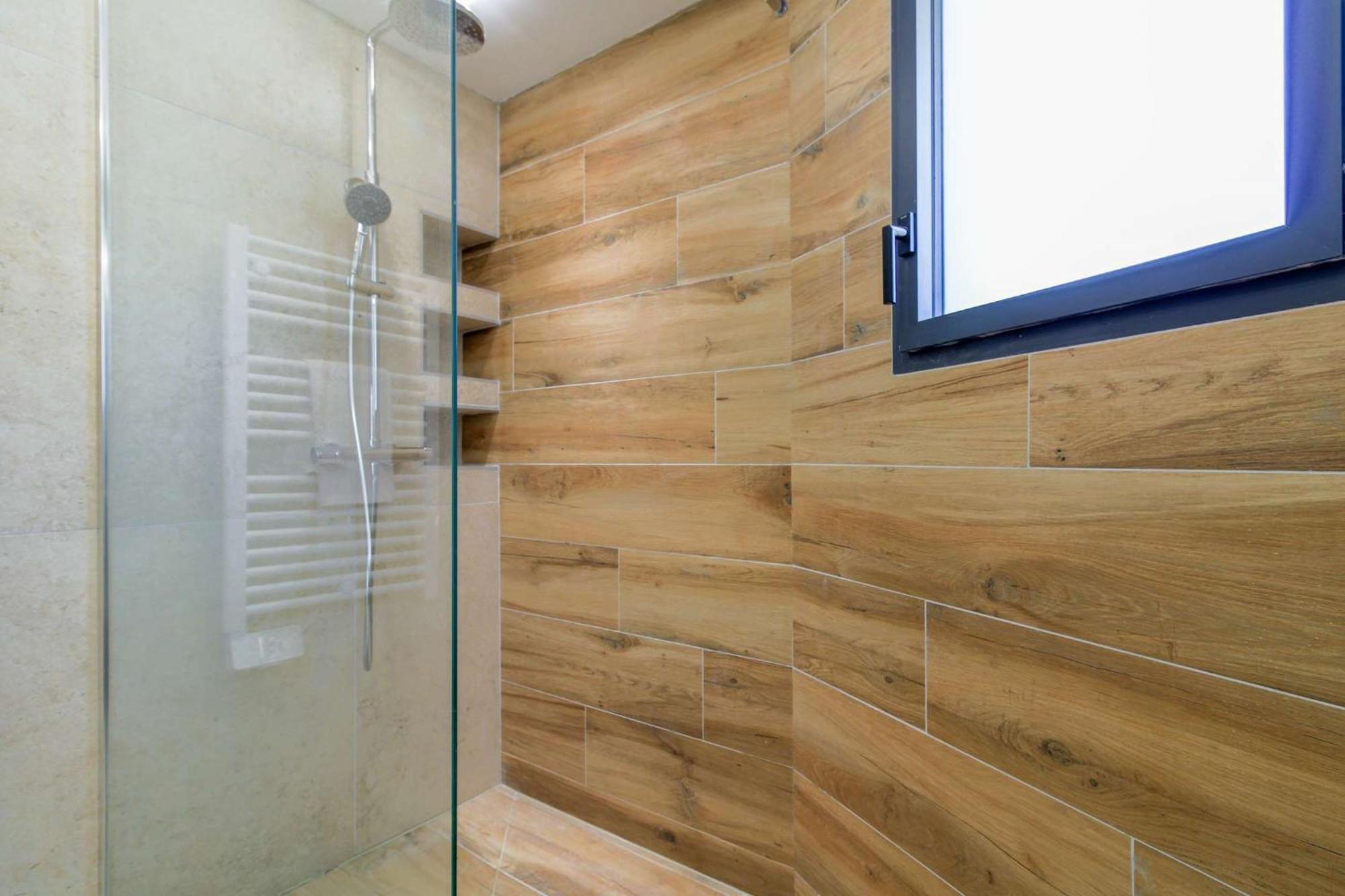 Appartement Select'sohome - Superbe Pour 4 Personnes A Deux Pas De La Et Des Commerces De La Faviere ! - Iloa-b01